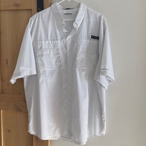 Columbia Men's Light Gray Checkered Button Down Shirt